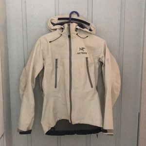Women’s M Arc’teryx Beta AR Jacket
